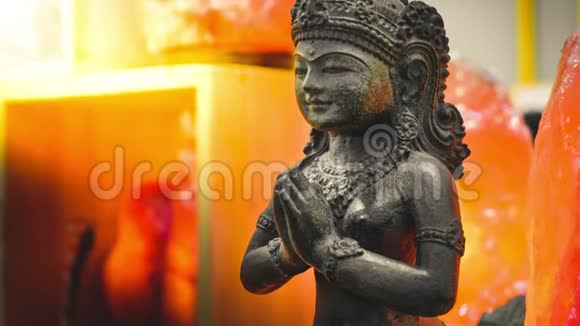 印度女雕像祈祷上帝女神拉克希米正念背景视频的预览图