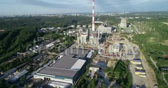 立陶宛维尔纽斯热电厂建设区靠近加鲁奈市场背景2森林视频的预览图