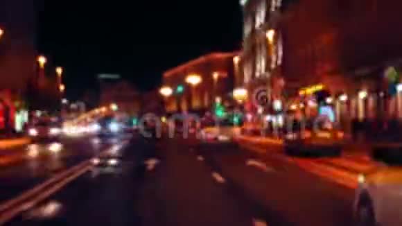 驾驶汽车从车内第一人称视角夜城超脱视频的预览图