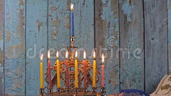 犹太节日光明节的最后八天光明节上有九支蜡烛视频的预览图