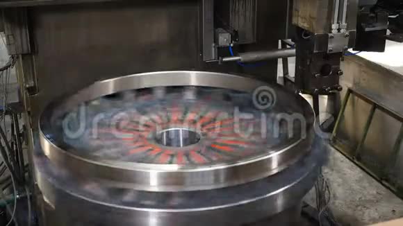 工业金属加工重型工业制造工厂使用车床设备金属凿子视频的预览图