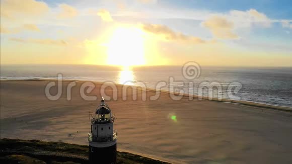 日落时的Texel灯塔荷兰岛视频的预览图