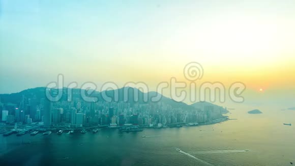 从日落到夜晚从中国香港的鸟瞰香港岛视频的预览图