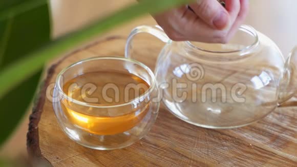 透明玻璃茶壶冲泡绿茶的方法视频的预览图