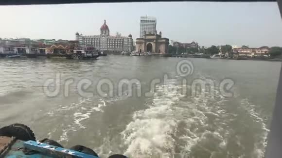 印度孟买船驶出城镇第3部分视频的预览图