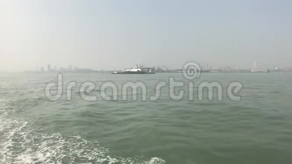 印度孟买阿拉伯海的船舶观视频的预览图