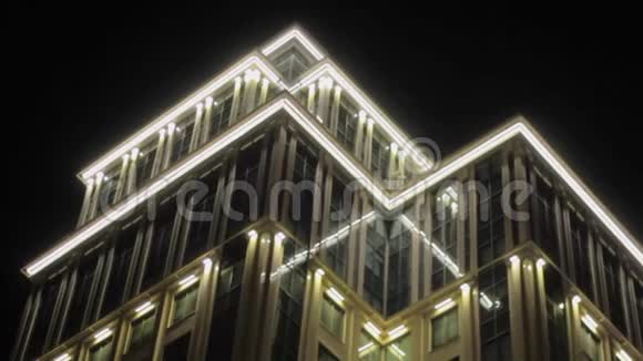 高科技摩天大楼夜间照明未来照明视频的预览图