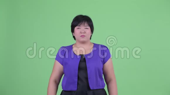 快乐年轻体重超标的亚洲女人视频的预览图