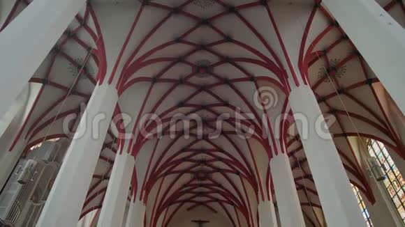 德国莱比锡的StThomasChurchThomaskirche室内视频的预览图