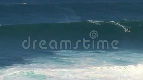 来自夏威夷毛伊岛北岸冲浪者的冲浪板视频的预览图