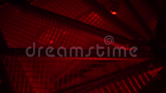 火灾时多层建筑的楼梯视频的预览图