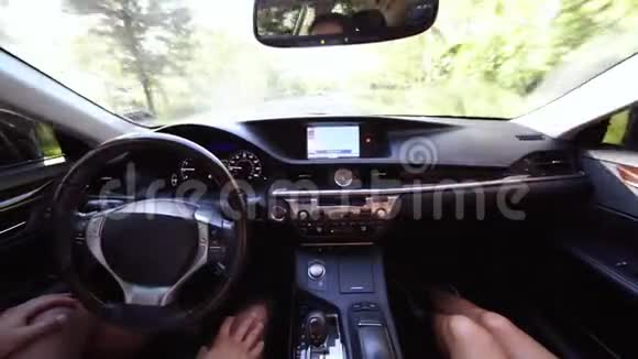 自驾车自主自动驾驶汽车视频的预览图