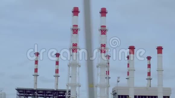 工业区有大红白管厚空气污染视频的预览图