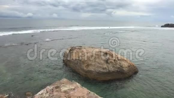 加勒斯里兰卡海景和沿海巨石视频的预览图