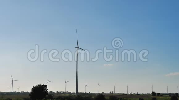 发电生态自然清洁发电风力发电机景区视频的预览图