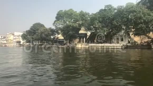 印度Udaipur在Pichola湖上小船上散步视频的预览图