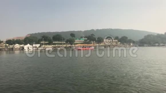 印度Udaipur在Pichola湖上行走第2部分视频的预览图