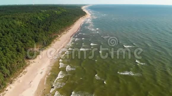 鸟瞰荷兰人Cap立陶宛海滨最高的伤疤视频的预览图