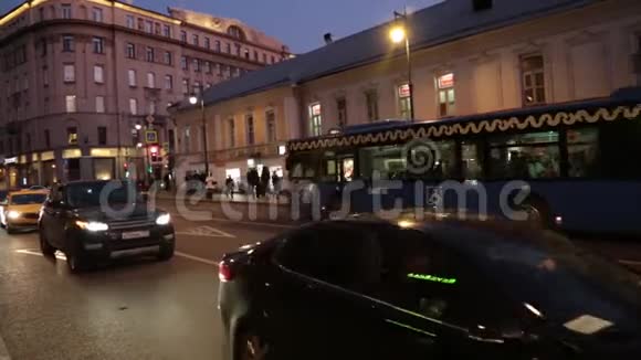 莫斯科市中心的晚上街视频的预览图
