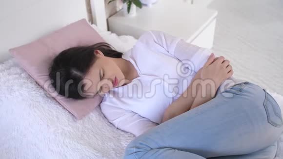 妇女疼痛或月经综合症视频的预览图