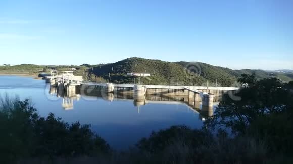 葡萄牙美丽的巨大阿克瓦大坝视频的预览图