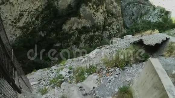 菲什耶镜头拍摄塔拉河峡谷与山脉在黑山全景广角美丽的大自然观光视频的预览图