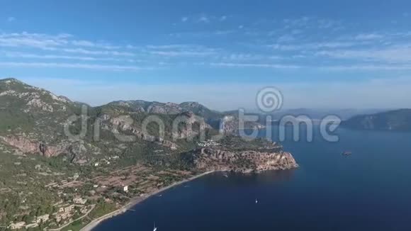 靠近马尔马里斯市的土耳其海湾从空中俯瞰全景视频的预览图