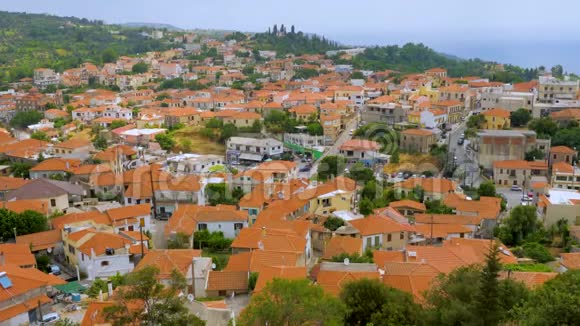 旅行概念欧洲观城镇希腊基米古城全景有红色屋顶的房子城市景观视频的预览图