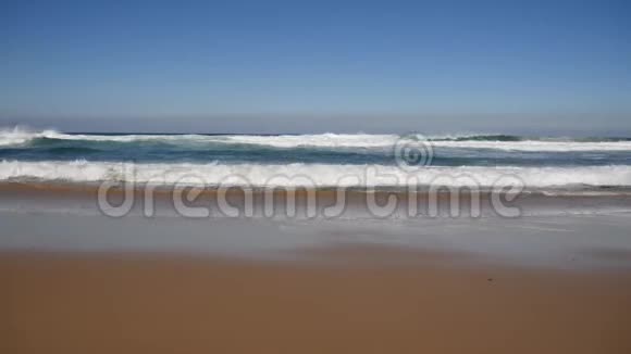 海滩和海浪白天60秒视频的预览图