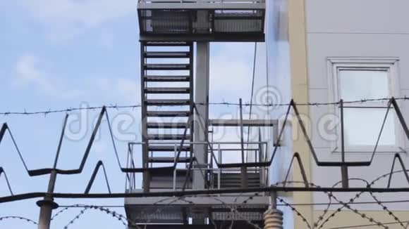 消防通道室外建筑梯梯紧急情况视频的预览图