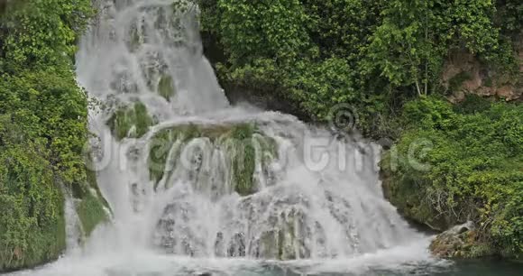 斯克拉丁瀑布斯克拉丁斯基布克克尔卡自然公园靠近克罗地亚达马尔蒂亚的西贝尼克实时视频的预览图