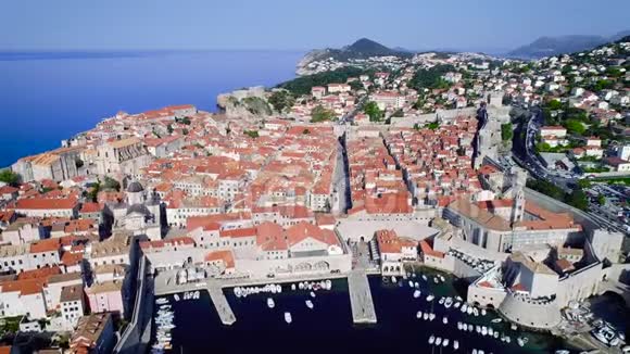 Dubrovnik空中飞景克罗地亚的历史城镇视频的预览图