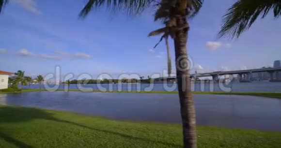 多里安飓风后的洪水视频的预览图