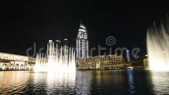 夜间迪拜喷泉视频的预览图