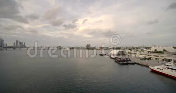 迈阿密港4k60p航空侧影视频的预览图