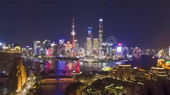 晚上上海城市区陆家嘴小区中国鸟瞰图视频的预览图