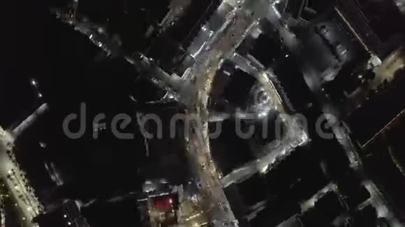 泰国普吉岛帕通夜市TIMELAPSE汽车和自行车交通视频的预览图