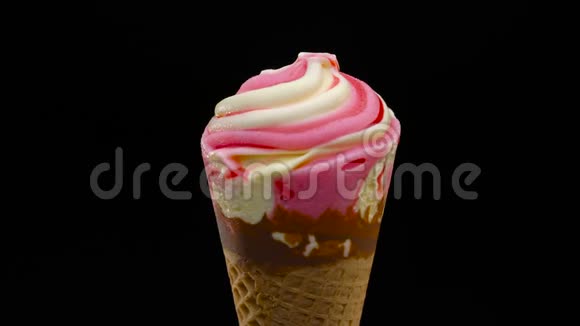 黑底草莓冰淇淋视频的预览图