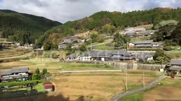 乘火车穿越日本乡村视频的预览图