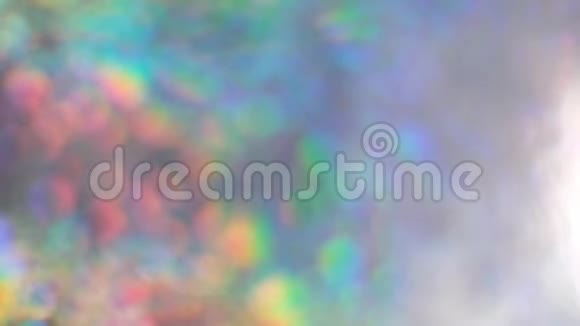彩色霓虹灯渐变彩虹光泽全息背景移动抽象模糊的背景一张银纸视频的预览图