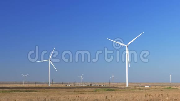 风力涡轮机使用风能风车螺旋桨特写视频的预览图