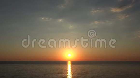 日落海滩海滨日出夏季日落海洋视频的预览图
