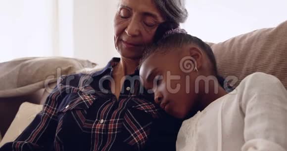 成熟的女人喜欢和孙女在一起视频的预览图