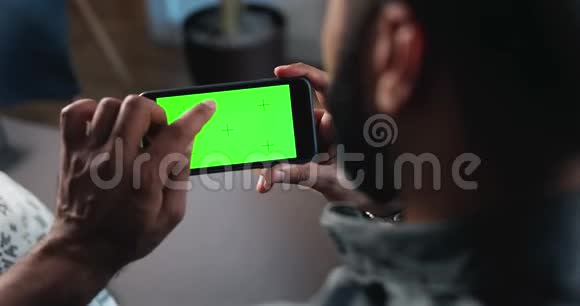 触摸绿屏智能手机视频的预览图