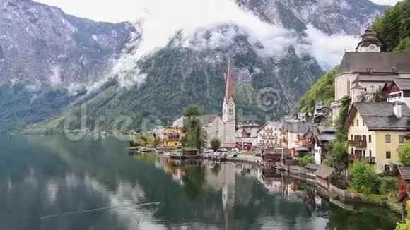 奥地利阿尔卑斯山的哈尔斯塔特村视频的预览图