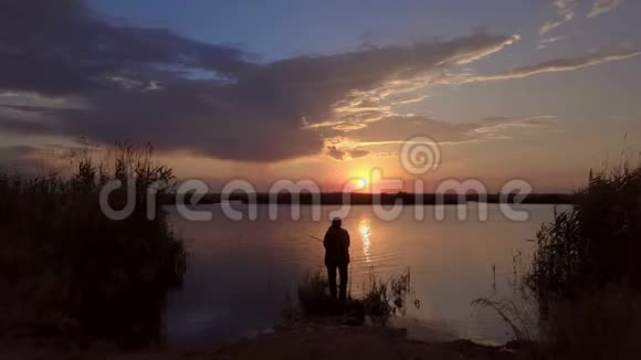 渔夫和夕阳视频的预览图