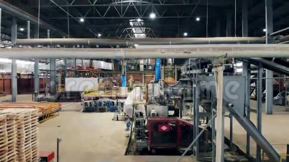 充满现代化设备的工业工厂视频的预览图