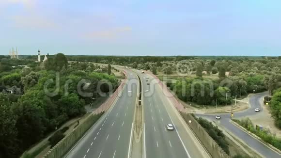 高速公路的空中镜头视频的预览图
