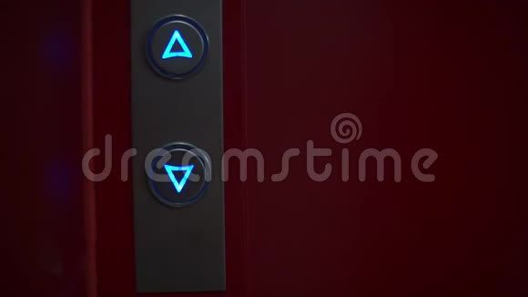 酒店夜间大堂电梯呼叫按钮视频的预览图