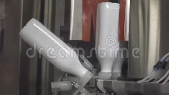 奶厂输送机4台视频的预览图
